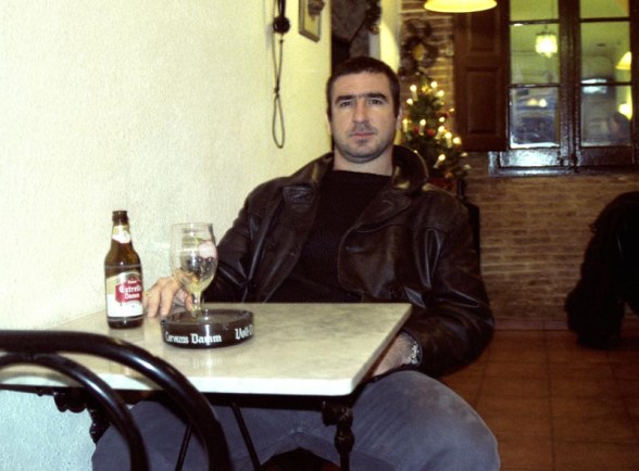 Cantona a un bar de Gràcia. © Fotografia de Carles Domènec